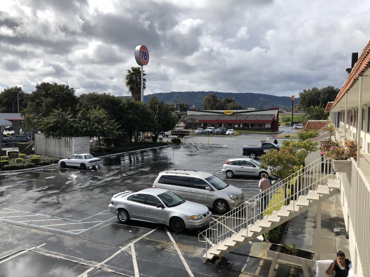 Gilroy Inn Экстерьер фото