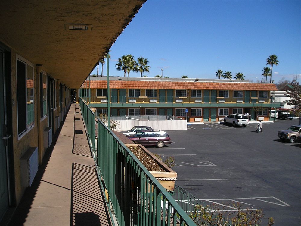 Gilroy Inn Экстерьер фото