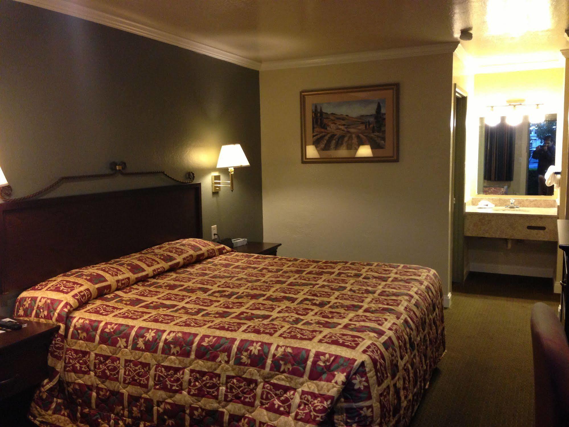 Gilroy Inn Экстерьер фото