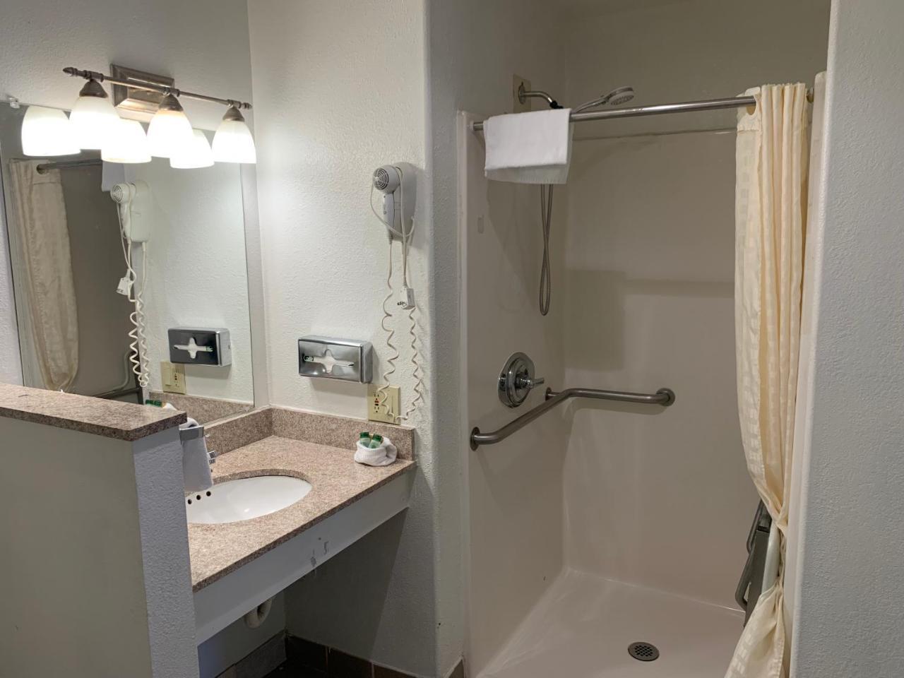 Gilroy Inn Экстерьер фото